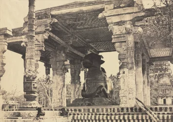 Große Pagode, Großer Stier, Vorderansicht, Tanjore, Indien Rajarajesvara-Tempel, 1857