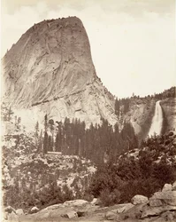 Freiheitsmütze und Nevada Fall, Yosemite, ca. 1872, gedruckt ca. 1876