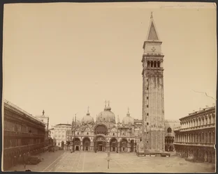 St. Markus Basilika mit Glockenturm, Venedig