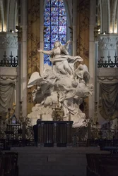 Innenansicht der Kathedrale von Chartres, der Meisteraltar (Skulptur von Charles Antoine Bridan die Himmelfahrt)