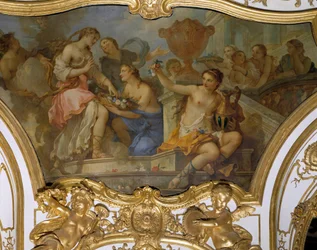 Geschichte von Psyche: Die Nymphen bieten Psyche Blumen am Eingang des Palastes der Liebe an