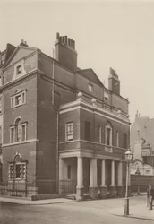 Eckhaus, South Audley Street, West