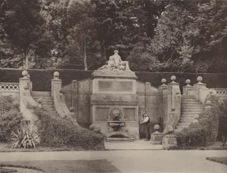 Wandbrunnen im Garten in Bowood, Wilts