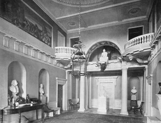 Die Eingangshalle