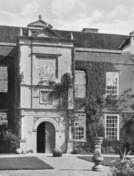 Der Eingang zur Rushbrooke Hall