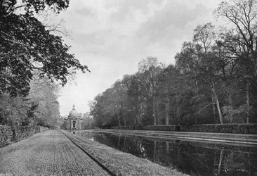 Der Lange Kanal und Pavillon