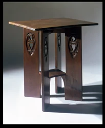 Tisch entworfen für den Billardraum in Miss Cranstons Argyle Tearooms, Glasgow, 1897