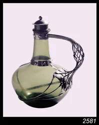 Silbermontierte grüne Glasflasche mit Herstellermarke für die Guild of Handicraft, 1901