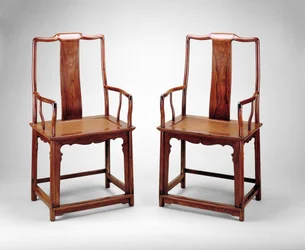 Armstühle mit durchgehenden Jochlehnen, ca. 1600