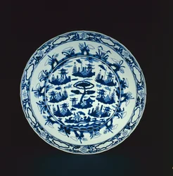 Blau-weißer Teller mit felsigen Inseln und Pavillons, Wanli oder Tianqi, 1600-25 (Porzellan)