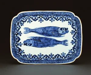 Blau-weiße Exportporzellanschale mit Fischbemalung