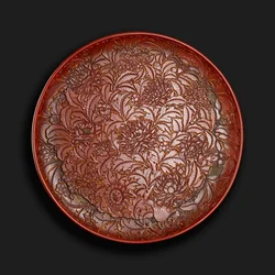 Geschnitzte Schale mit dem Zeichen von Xuande (1426-36) im Boden, Chinesisch