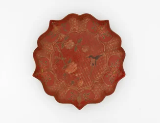 Lackierte Schale mit eingravierter Gold- und Bemalungsdekoration, 16.-17. Jahrhundert