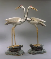Paar Kranich-Räuchergefäße, aus der Qianlong-Periode (1736-95)