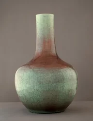Gefäß mit farbiger Glasur (Irdenware)