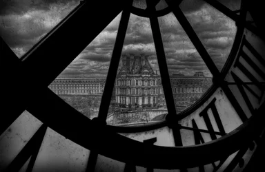 Louvre Durch Große Uhr