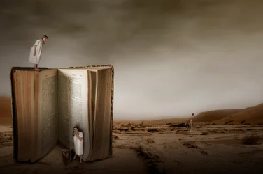 Mädchens Riesiges Buchtraum