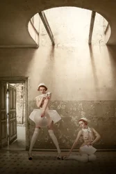 Surreale Ballett-Krankenschwestern