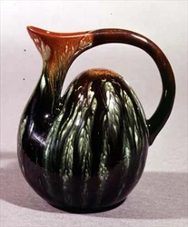 Kamelrückenkrug, Linthorpe, von Christopher Dresser (1834-1904)