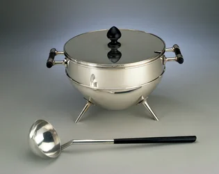 Suppenterrine und Kelle, hergestellt von Hukin & Heath, 1880