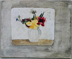 Frühlingsblumen in einem weißen Krug, ca. 1930