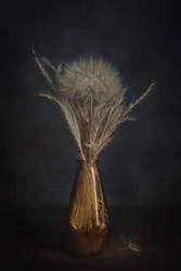 Elegantes Stillleben mit Löwenzahn
