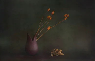 Düstere botanische Vase