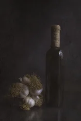 Rustikaler Knoblauch und Flasche