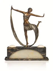 Art-Deco-Figur mit beleuchtetem Sockel, 