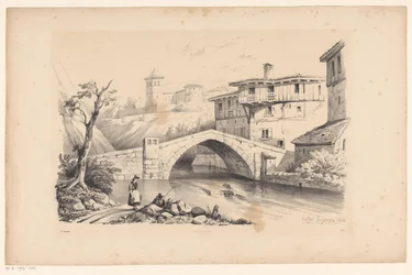 Brücke über Fluss im Bergdorf