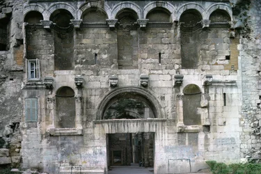 Porta Aurea im Diokletianpalast, ca. 300 n. Chr.