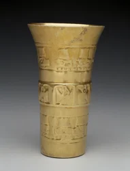 Becher: Vögel und Köpfe, 900-1100 (Gold)