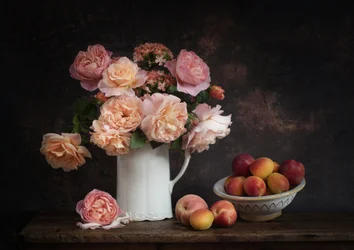 Elegante Rosen und Pfirsiche