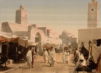 Eine Moschee in der Hauptstraße, Kairwan, Tunesien, ca. 1899