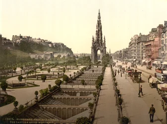 Princes Street, das Schloss und Scott-Denkmal, Edinburgh, ca. 1890-1900