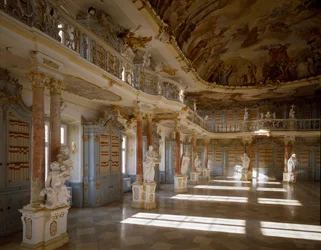 Ansicht des Bibliotheksraums des Klosters Schussenried
