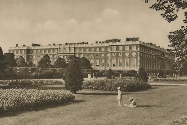 Ostflügel von Hampton Court, hinzugefügt von Wren auf dem Gelände der Arbeit des Kardinals, um 1935