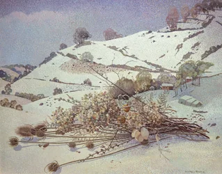 Verschneite Landschaft mit Stillleben aus getrockneten Blumen