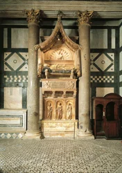 Italien, Toskana, Florenz, Baptisterium des Hl. Johannes, Marmorgrab entworfen von Donatello und Michelozzo für Kardinal Baldassarre Coscia, Gegenpapst mit dem Namen Johannes XXIII
