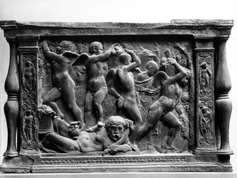 Putti Bacchanal, Tafel vom Sockel 