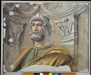 Mann mit Bart und Helm