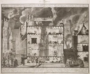 Illustration, die zeigt, wie neue lange Feuerwehrschläuche alle Teile eines Gebäudes erreichen können, aus einem Buch über die Brandbekämpfung in Holland, veröffentlicht um 1700