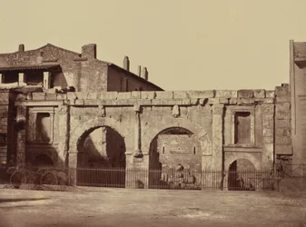 Nîmes. Augustustor