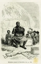 Ketimkuru, Stammesführer, beim Akkordeonspielen. Stich von Riou zur Illustration des Berichts „Die Seen Äquatorialafrikas“ von Victor Giraud, Schiffsleutnant, aus den Jahren 1883-1885, in „Le Tour du monde“, 1886, unter der Leitung von Édouard Charton