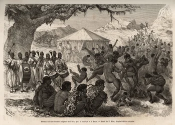 Die Band der Expedition zieht die Frauen und Kinder des Dorfes Fatiko (Zentralafrikanische Republik) an und provoziert einen leidenschaftlichen Tanzverlust, graviert nach einer Zeichnung von E. Riou zur Illustration einer Expedition in Zentralafrika, zur U