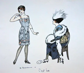 Mannequin zeigt einer Kundin ein Unterkleid, ca. 1912