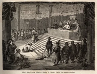 Ein chinesisches Gericht, der Angeklagte erscheint vor Gericht, umgeben von einem Gendarmen, der ihn in Ketten hält, und seinem Metzger. Zeichnung von Vaumort zur Illustration der Reise von Shanghai nach Moskau 1859-1862 von M. de Bourboulon, französischer