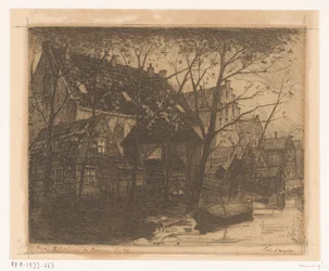 Rückseiten von Häusern am Wasser