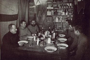 Die Männer, Mittwintertag-Dinner, Britische Antarktis-Expedition, Kap Evans, 22. Juni 1912