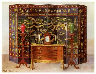 Geschwungener Kommodentisch und chinesischer lackierter achtteiliger Paravent